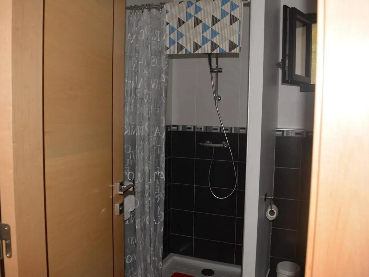 Villa Climatisee 3 Chambres Avec Piscine Privee, Proche Centre-Ville De Ruoms - Fr-1-382-96 Holiday home